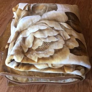 NEw without tags Warm fluffy blanket